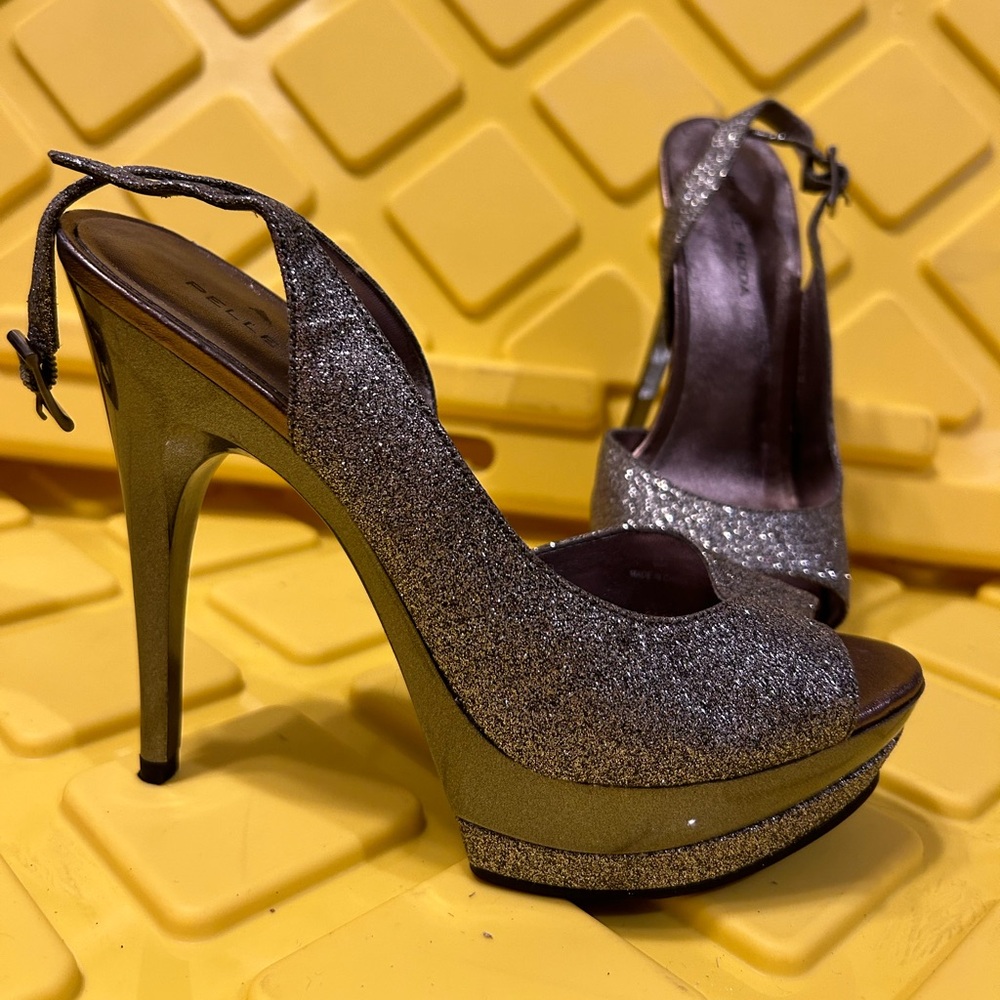 Pelle Moda Platform Heels Size 6 Pewter Gunmetal Shimmer Glitter Fabric